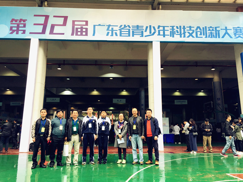 我校参赛师生合影_副本.jpg 我校参赛师生合影_副本.jpg