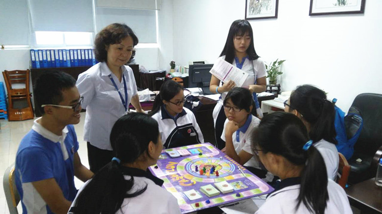 方菁在上课.jpg 方菁在上课.jpg