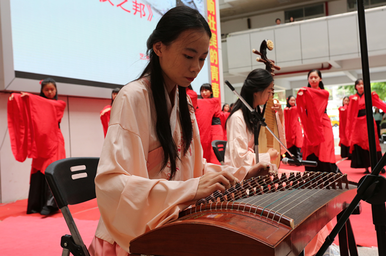 1舞蹈伴奏2.jpg 1舞蹈伴奏2.jpg