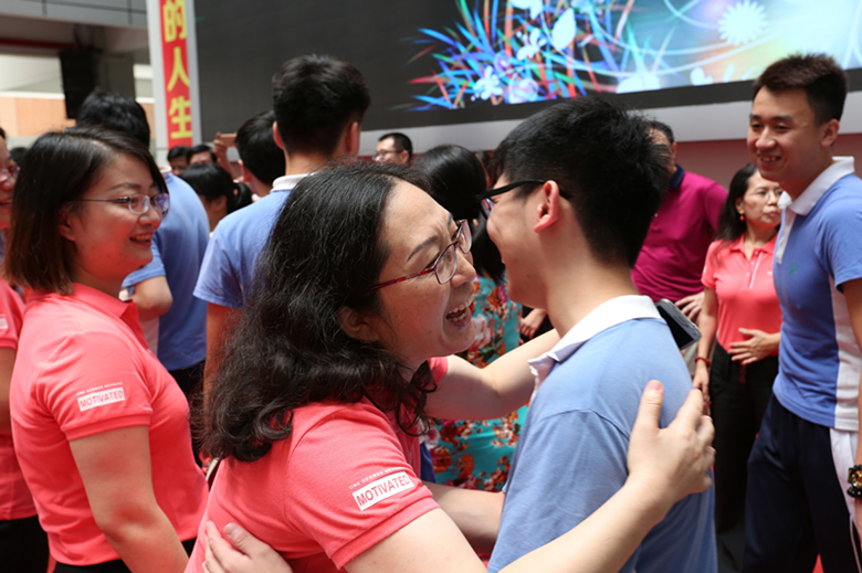 1告别高三老师 (4).jpg 1告别高三老师 (4).jpg