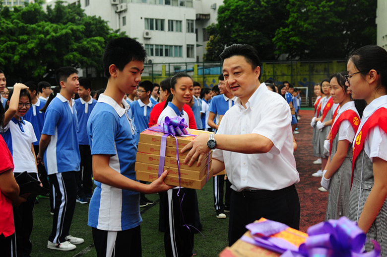 给初三壮行 039_副本.jpg 给初三壮行 039_副本.jpg