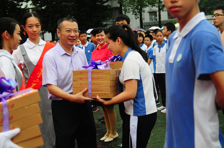 给初三壮行 034_副本.jpg 给初三壮行 034_副本.jpg