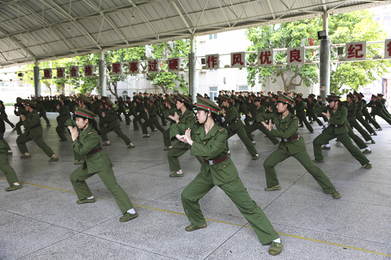 军体拳表演.jpg 军体拳表演.jpg