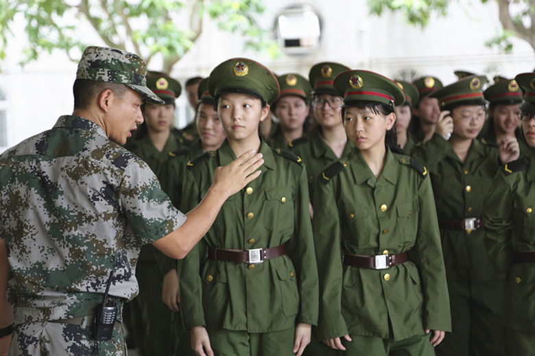 教官指导.jpg 教官指导.jpg