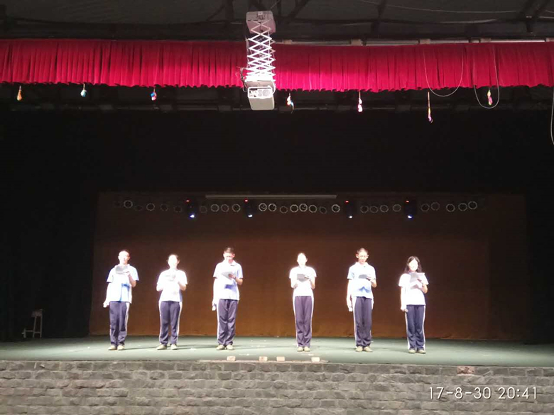 联欢会2.jpg 联欢会2.jpg