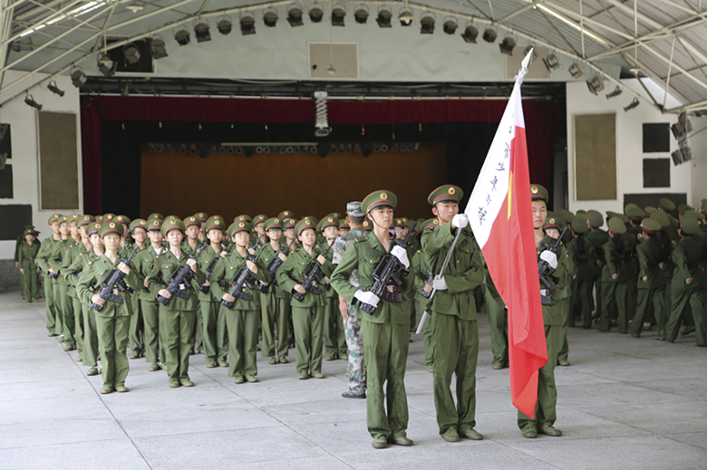 军姿飒爽迎视察2.jpg 军姿飒爽迎视察2.jpg