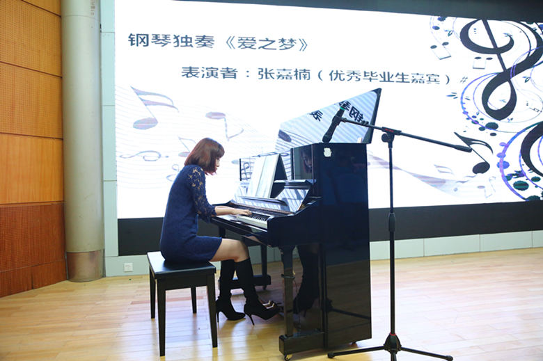 钢琴独奏《爱之梦》.JPG